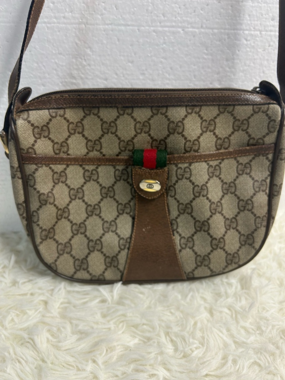 Gucci Brown GG Canvas Crossbody with Signature Green-Red Web. Authentic